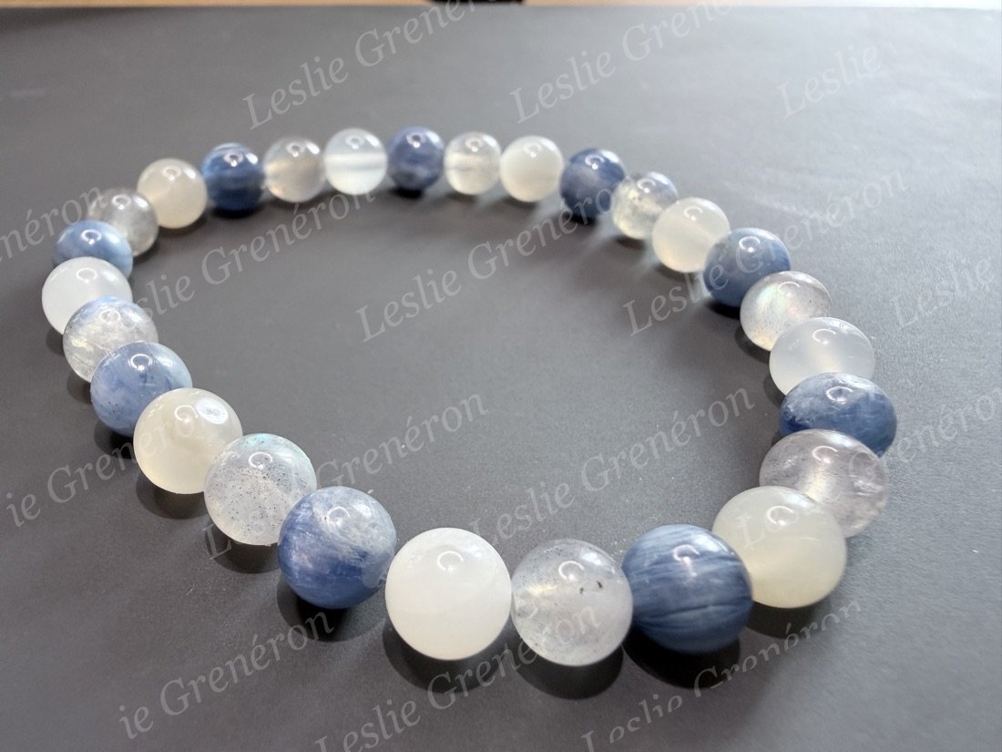 Bracelet Clarté & Intuition en pierres naturelles — Cyanite bleue, Pierre de lune beige, Labradorite