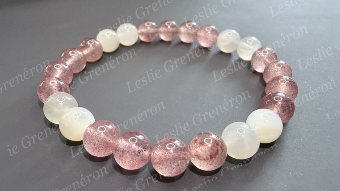 Bracelet Féminin sacré en pierres naturelles — Quartz fraise, Pierre de lune beige